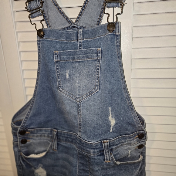 SO Distressed Jeans Overalls Shorts Girls size 16 - Picture 3 of 8
